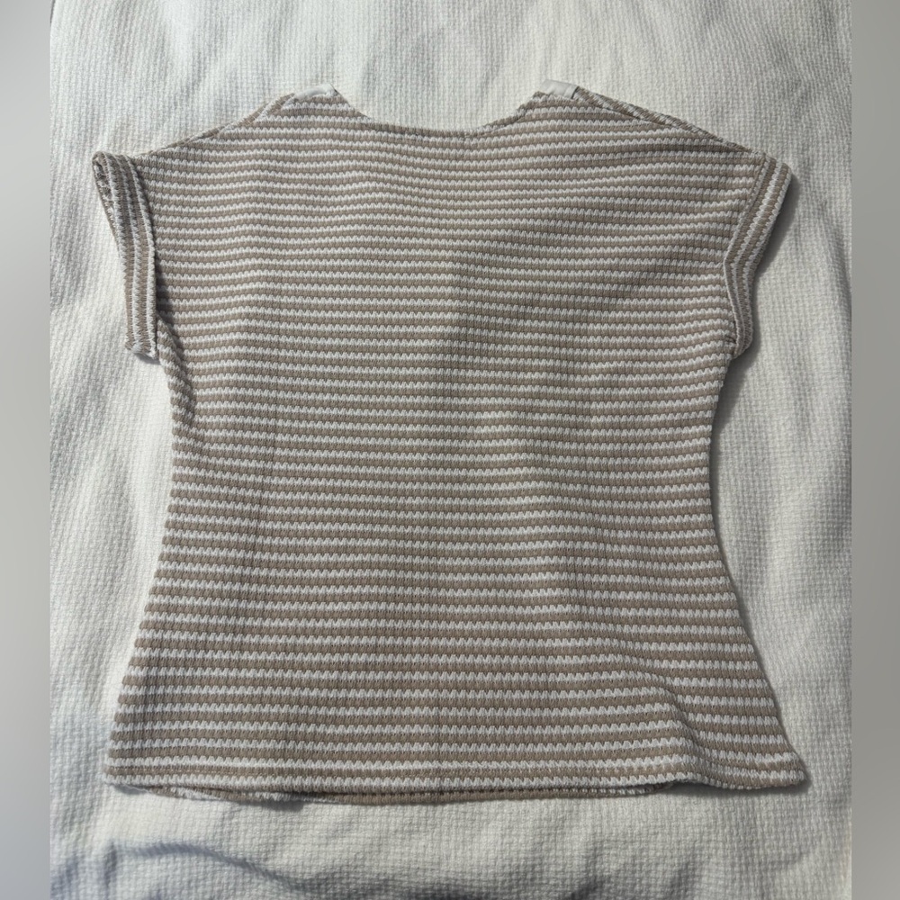 Striped women’s blouse with Button Detail - NWOT - Picture 2 of 5